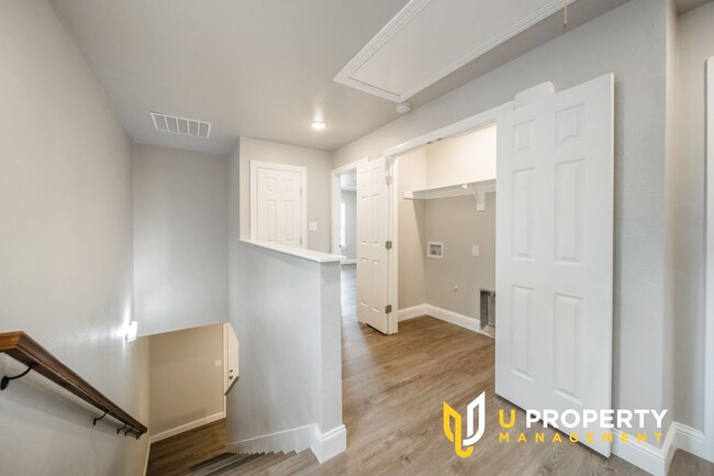 Building Photo - Renovated 3-bedroom, 2.5-bathroom Condo. N...