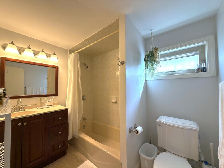 Building Photo - 9 Amaranth Ave