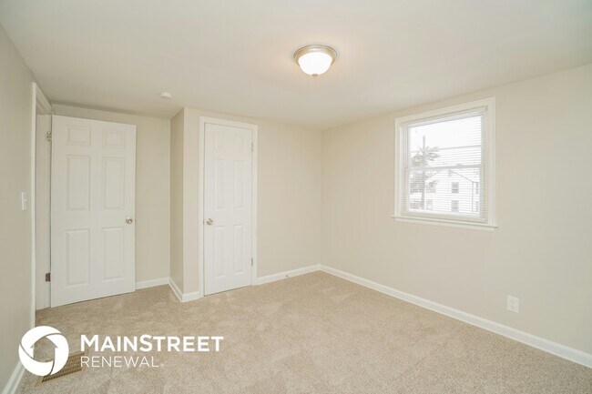 Building Photo - 2425 Delbert Rd