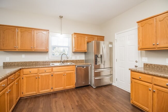 Building Photo - 128 Cedar Forest Dr