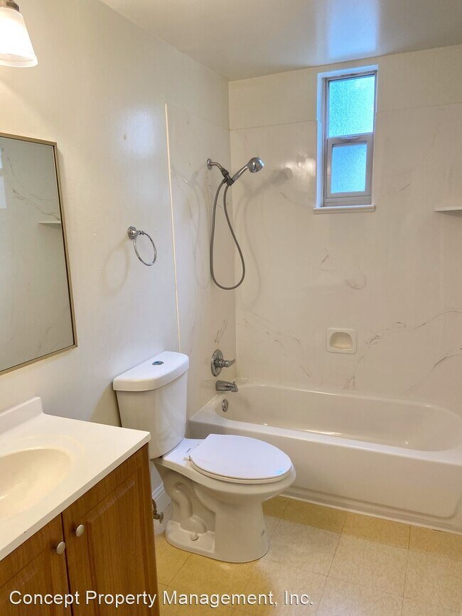 Building Photo - 2614 S Green St