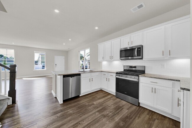 Building Photo - Beautiful End Unit Townhome In Mint Hill