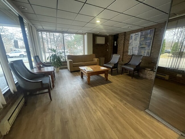 Building Photo - 2333 N Neva Ave