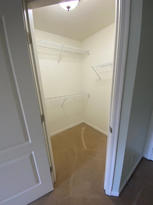 Building Photo - 313 Riverscape Ct