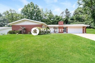 Building Photo - 4 Bedroom Pet-Friendly Home in St. Louis, MO with Main Street Renewal