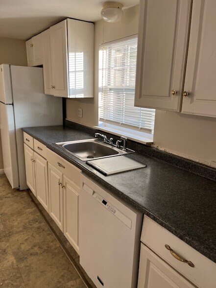 Building Photo - 198 Pine St