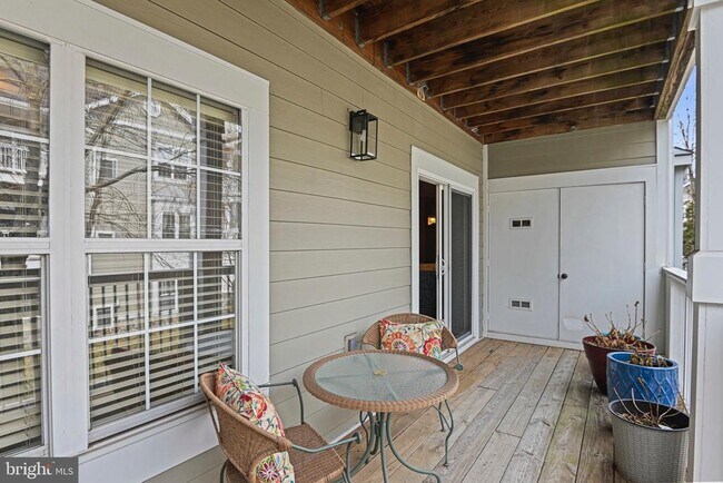 Building Photo - 1701 Lake Shore Crest Dr