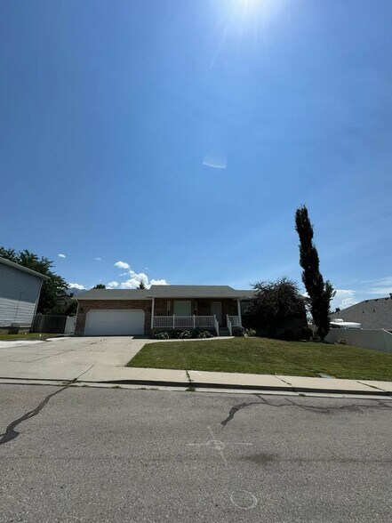 Building Photo - 1218 Fort Dr