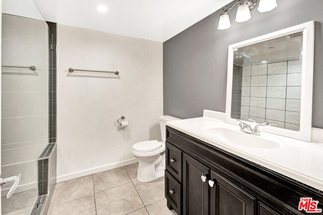 Building Photo - 10982 Roebling Ave