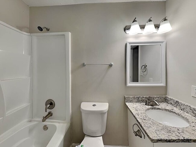 Building Photo - 415 Plainville Dr SW