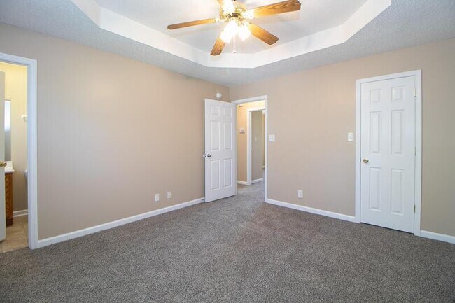 Building Photo - 101 Monarch Ln