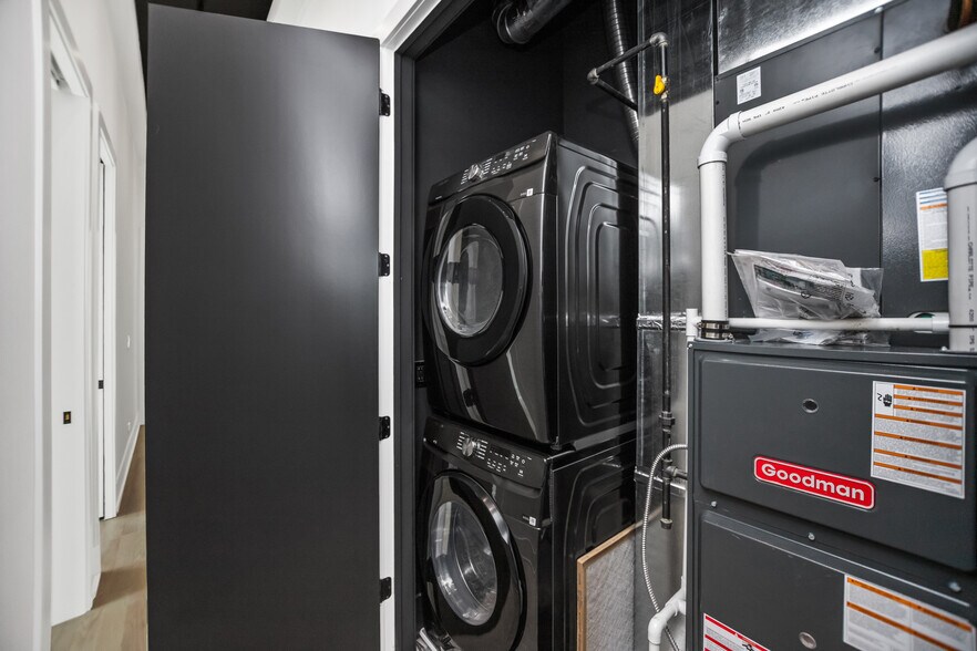 Building Photo - 6556 S Minerva Ave