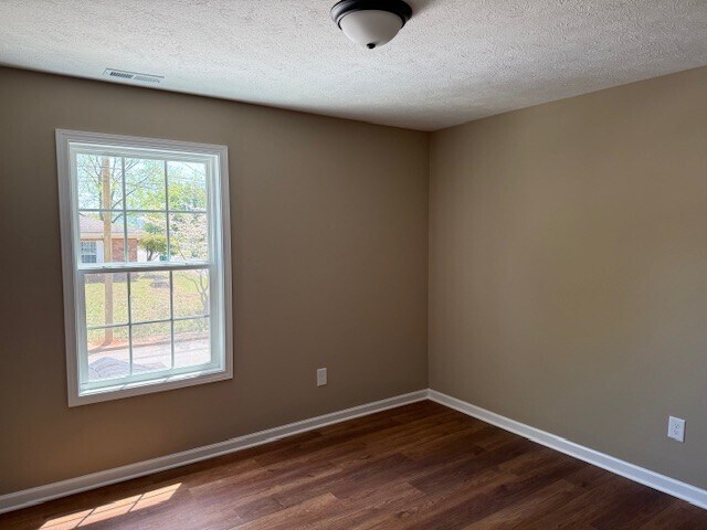 Building Photo - 216 8th Ave SW