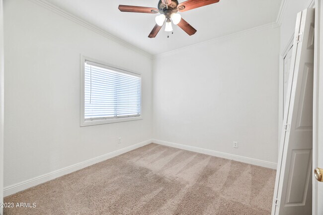 Building Photo - 43927 W Cypress Ln