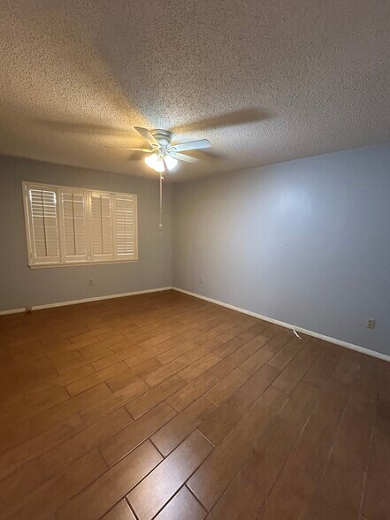 Building Photo - 700 W Fern Ave