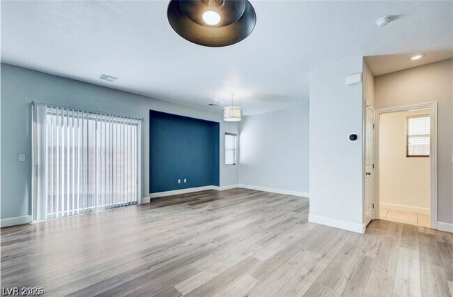 Building Photo - 128 Tilbury Ave