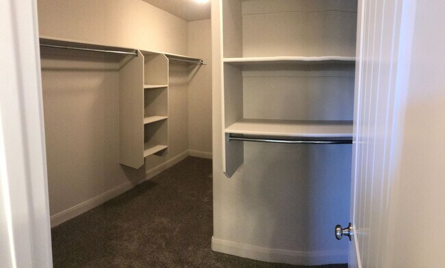Building Photo - 3 Bedroom 2.5 Bathroom Townhome in Santa Clara!