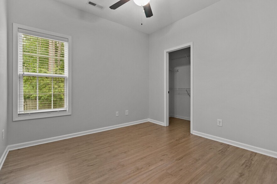 Building Photo - 6471 Chamblee Dr