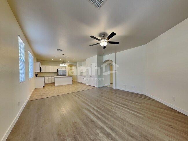 Building Photo - 14237 W Ventura St