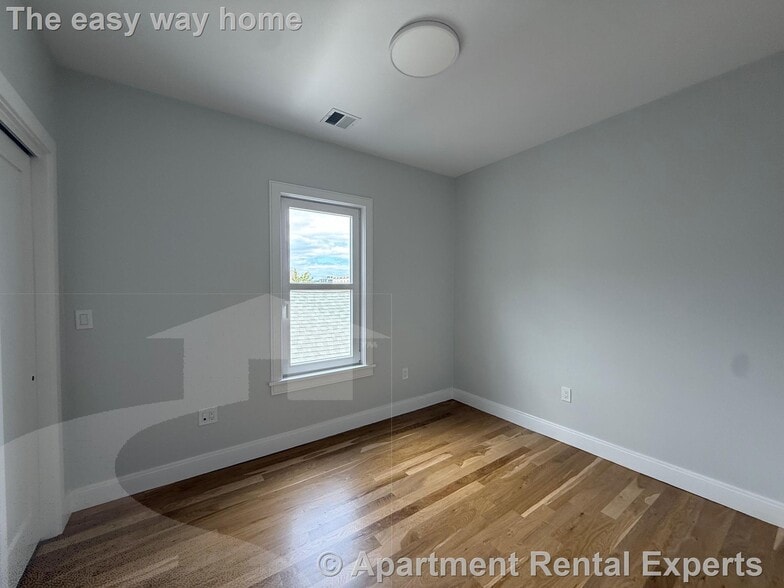 Building Photo - 35 Gore St