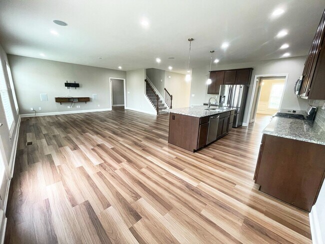 Building Photo - Gorgeous Newer Construction Home!
