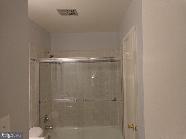 Building Photo - 5565 Peppercorn Dr