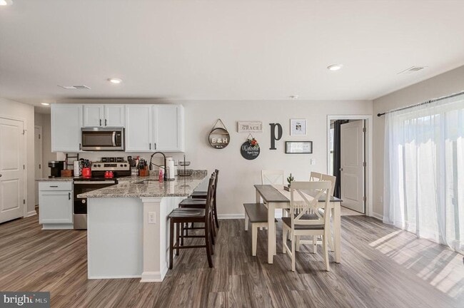 Building Photo - 171 Centergate Dr