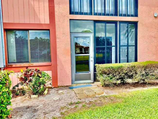 Building Photo - 141 Lakeside Dr
