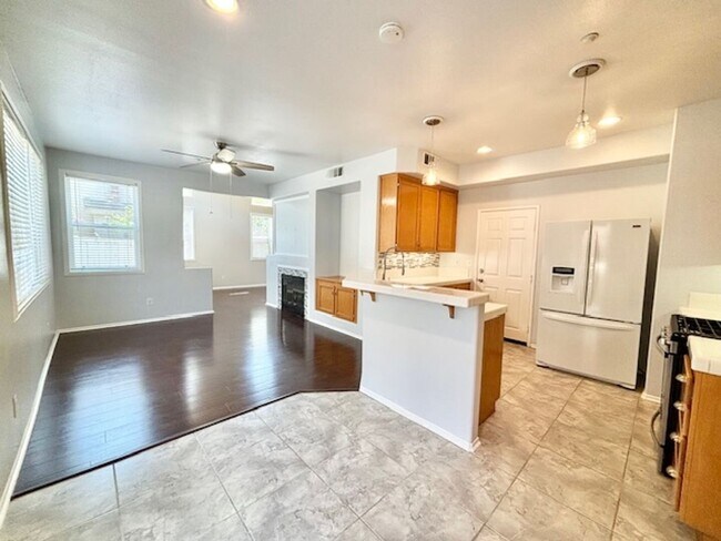 Building Photo - Oxnard | Seabreeze Gated Community | 3 Bedroom + 2.5 Bathroom | Corte Las Holas