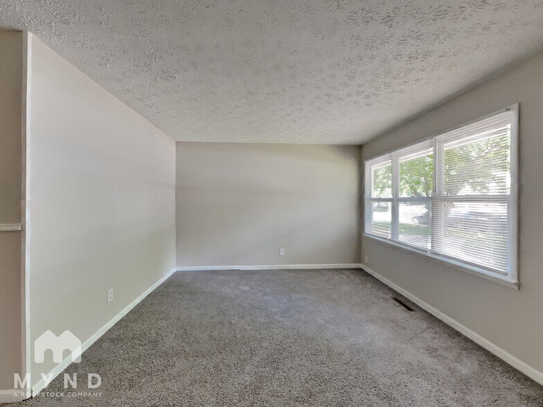 Building Photo - 6125 Roselawn Dr