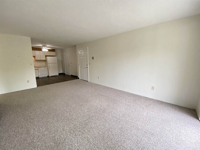 Building Photo - 383 Huse Rd