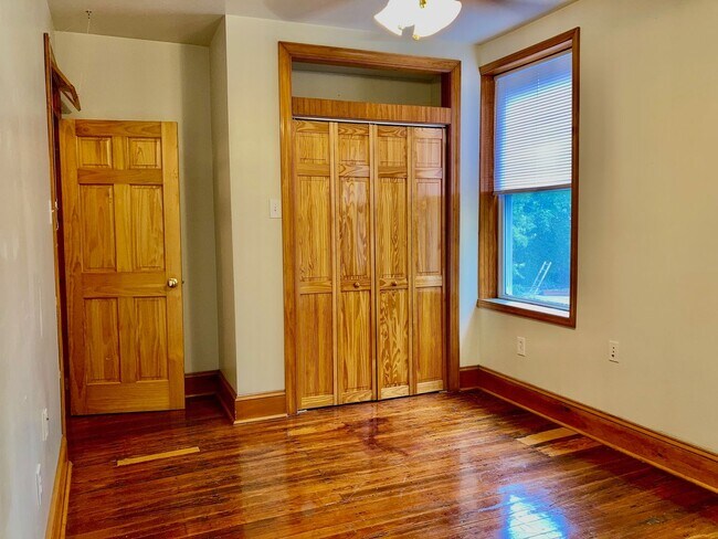 Building Photo - 1231 S 47th St