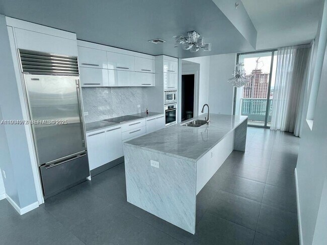 Building Photo - 900 Biscayne Blvd