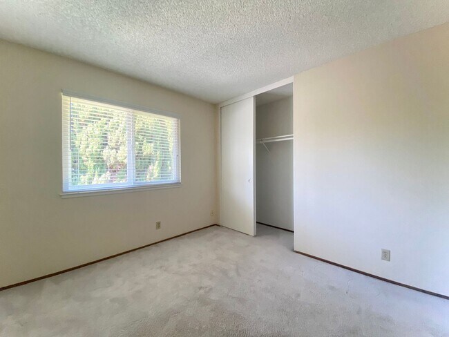 Building Photo - Spacious 4-bedroom home with Bonus Loft located in Union City! – Beautiful Backyard!