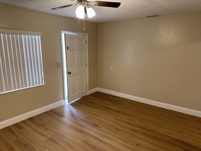 Building Photo - 613 Carol Terrace