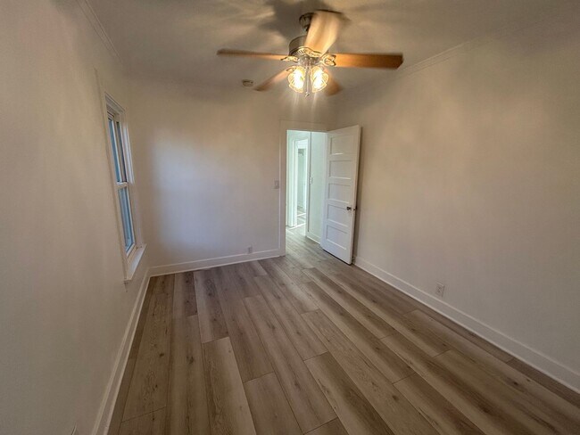 Building Photo - 217 N Bel Aire Dr
