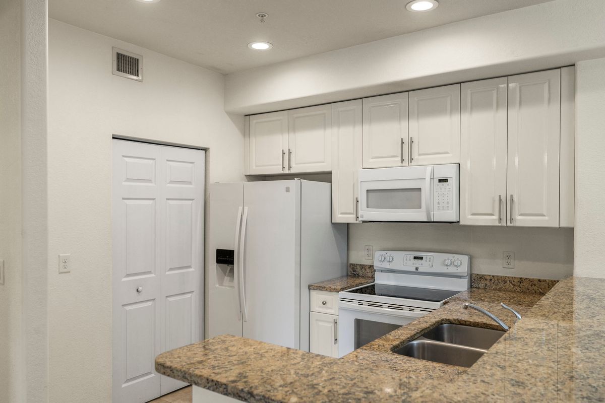 Building Photo - 13150 Bella Casa Cir