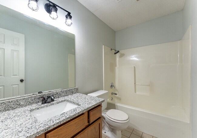 Building Photo - "Charming 2-Bed, 2-Bath Retreat with Grani...