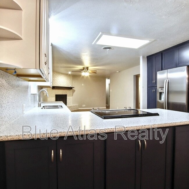 Building Photo - 608 W Pleasantview Dr