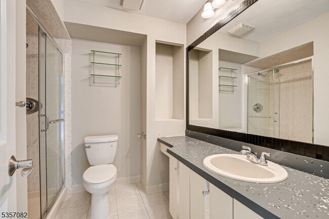 Building Photo - 318 Willowbrook Dr