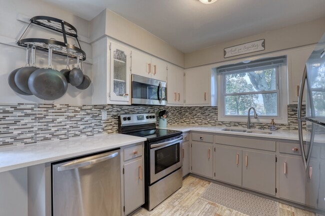 kitchen - 11918 W Dearbourn Ave