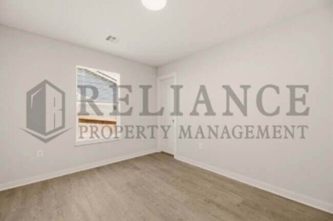 Building Photo - 2422 S Wheatland St