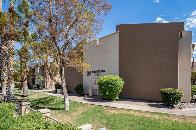 Building Photo - COMING SOON! Spacious 1 Bed 1 Bath Condo i...