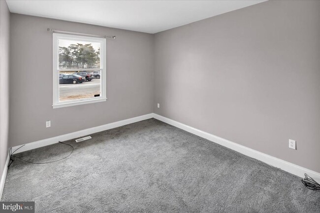 Building Photo - 2299 Memorial Ct