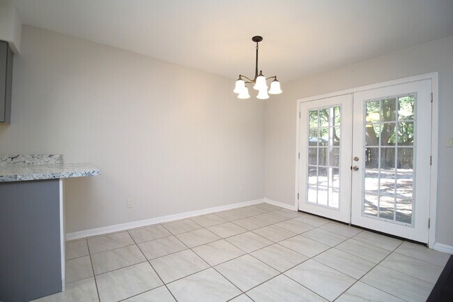 Building Photo - Spacious 3BR Townhome Near Pensacola State College with Flex Room, Private Balcony & Fenced Backy...