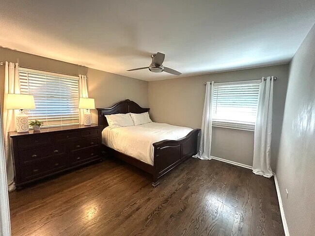 Building Photo - 106 S Bruner St