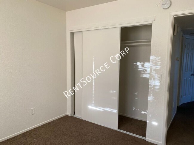 Building Photo - 15582 L St