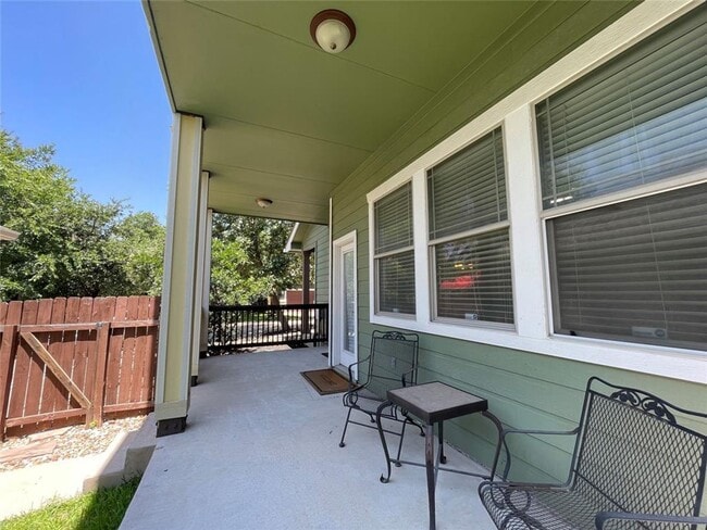 Building Photo - Spacious 2-bedroom, 2.5-bath condo available!