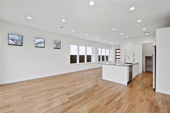 Building Photo - 2407 Douglas Ave