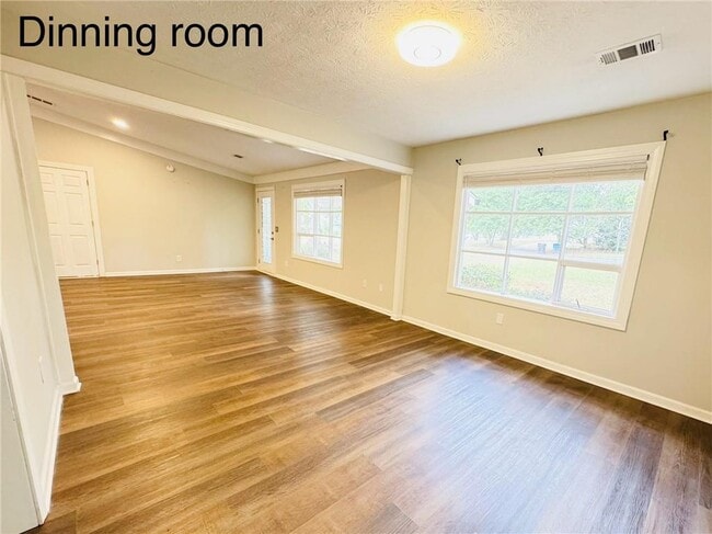 Building Photo - 1372 Bennett Rd